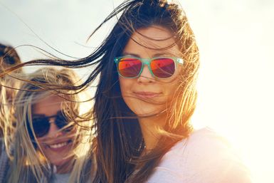 Mujeres con gafas de sol
